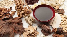 Tử vong sau khi uống viên thuốc đông y ghi chữ nước ngoài