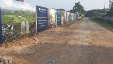 Trường hợp phân lô bán nền sai, chủ đầu tư sẽ bị phạt đến 1 tỉ đồng. (Trong ảnh: Dự án Wyndham Thanh Thủy chưa làm hạ tầng đã rao bán “rầm rộ” căn hộ 5 sao)