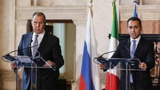 Ngoại trưởng Nga Sergei Lavrov và người đồng cấp Italy Luigi Di Maio. (Nguồn: ansamed.info)