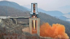 Một vụ thử động cơ tên lửa lực đẩy lớn của Triều Tiên tại bãi phóng vệ tinh Sohae ở tỉnh Bắc Pyongan tháng 3/2017. (Nguồn: YONHAP/TTXVN)