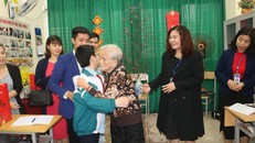 Nghề giáo luôn thôi thúc bà giáo Hồ Hương Nam làm sao để các cháu được đến trường, được có bè bạn, được học hành...