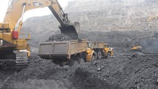 Bộ Công Thương đề nghị ngành than và dầu khí có phương án chủ động ứng phó dịch Covid-19