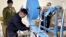 Doanh nghiệp sản xuất khẩu trang y tế bằng giấy vệ sinh có dấu hiệu vi phạm pháp luật hình sự