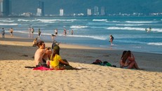 Đà Nẵng cuốn hút du khách bởi bờ biển dài trong xanh.