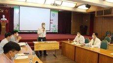 Thứ trưởng Bộ Y tế Nguyễn Trường Sơn phát biểu tại buổi làm việc với BV Bạch Mai sáng ngày 25/3 về công tác phòng chống dịch COVID- 19 của BV.