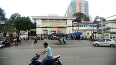 Thứ trưởng Bộ Y tế: “Ổ dịch tại BV Bạch Mai đang được kiểm soát”.