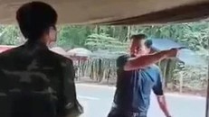 Tạm đình chỉ công tác Phó Chủ tịch HĐND huyện phản ứng khi được đo thân nhiệt