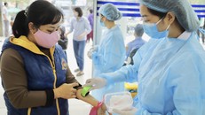 Đo thân nhiệt, sàng lọc tất cả người bệnh đến thăm khám tại Bệnh viện K để phòng chống dịch COVID-19