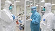 Theo các chuyên gia việc sử dụng huyết tương được xem xét, đánh giá như một liệu pháp mới có tiềm năng nhằm tăng thêm công cụ cho thầy thuốc điều trị người bệnh COVID-19, đặc biệt là bệnh nhân nặng