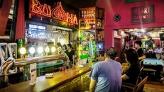 Hai ca liên quan đến quán bar Buddha dương tính trở lại với COVID-19