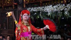 Thực hành tín ngưỡng thờ Mẫu Tam phủ. Ảnh: Quang Quyết/TTXVN