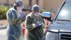 Bỏ giãn cách, thế giới đang chứng kiến sự bùng phát trở lại của Covid-19