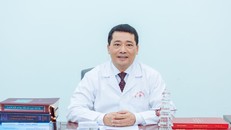 PGS. TS Lê Văn Quảng- Giám đốc Bệnh viện K thẳng thắn chỉ rõ, một định kiến sai lầm phổ biến là ung thư mà đụng dao kéo sẽ làm bệnh lan tràn nhanh và tử vong sớm hơn.