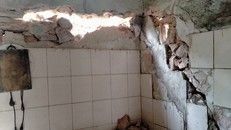 Nhà dân tại xã Hua Păng bị nứt vỡ nghiêm trọng. PCTT&TKCN Sơn La.