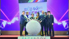 Đại diện Bộ KH&ĐT và các đối tác thực hiện thủ tục khởi động Chương trình Sức sống Việt Nam.