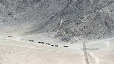 Binh sỹ Ấn Độ tuần tra gần Leh, thủ phủ khu vực Ladakh, biên giới giữa Ấn Độ và Trung Quốc ngày 24/6/2020. (Ảnh: AFP/TTXVN)