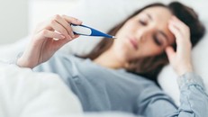 Sốt là triệu chứng đầu tiên thường thấy khi mắc COVID-19.