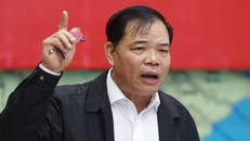 Bộ trưởng Nông nghiệp và Phát triển Nông thôn Nguyễn Xuân Cường trong cuộc họp sáng 2/11