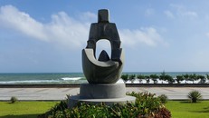 Thêm một tác phẩm điêu khắc bị sao chép ở công viên biển Tuy Hòa