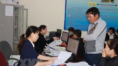 Người lao động đến đăng ký hưởng chế độ trợ cấp thất nghiệp tại một Trung tâm dịch vụ việc làm. (Ảnh minh họa. Bích Huệ/TTXVN)