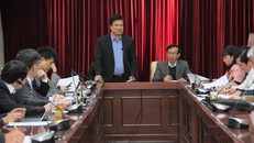 Thứ trưởng Bộ GD&ĐT Nguyễn Hữu Độ kiểm tra thực hiện Chương trình ETEP tại Trường ĐHSP Hà Nội.