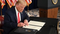 Tổng thống Mỹ D.Trump yêu cầu điều chỉnh gói cứu trợ COVID-19