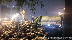 Khoảng 150 tấn rác thải tồn đọng trên địa bàn quận Nam Từ Liêm đã được Công ty Urenco - Chi nhánh Cầu Diễn phối hợp thu dọn.