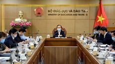 Bộ trưởng Bộ GD&ĐT Phùng Xuân Nhạ chủ trì họp Ban Chỉ đạo phòng, chống dịch Covid-19 của Bộ GD&ĐT.