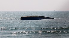 Vụ chìm tàu chở tro xỉ ở mũi Né: Cần hết sức cẩn trọng để tránh nguy hại