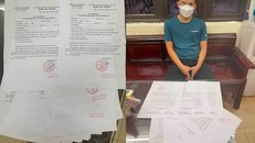 Lực lượng chức năng hát hiện nhiều giấy đi đường được một công ty bảo vệ ở Hà Nội cấp khống.