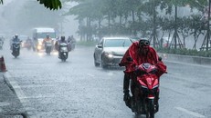 Mưa rào và dông cả 3 miền trong đêm ngày 18/9