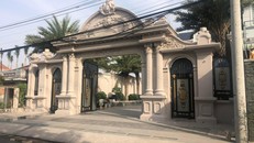 Cận cảnh lâu đài 6.000 m2 của ông chủ phim hình sự 'Bão Ngầm'