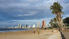 Đà Nẵng được phép tắm biển từ ngày 30/9