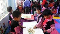 Giáo dục tỉnh Hòa Bình được tài trợ thêm nhiều máy tính xách tay