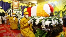 Kim quang Đại lão Hòa thượng Thích Phổ Tuệ tại Tổ đình Viên Minh.