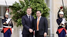 Thủ tướng Phạm Minh Chính hội kiến Tổng thống Pháp Emmanuel Macron
