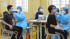 Sở Y tế Hà Nội đã phân bổ số vaccine trên cho 30 quận, huyện để thực hiện tiêm mũi 1 cho trẻ từ 15-17 tuổi đang học tập, sinh sống trên địa bàn Hà Nội theo lộ trình hạ dần độ tuổi, bảo đảm khoảng cách giữa 2 mũi ít nhất là 3 tuần. Thời gian hoàn thành đợt tiêm chủng này trước ngày 25/11.