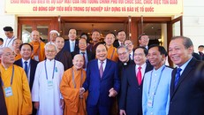 Ủy viên Bộ Chính trị, Thủ tướng Chính phủ Nguyễn Xuân Phúc gặp mặt, biểu dương các vị chức sắc tiêu biểu, lãnh đạo các tổ chức tôn giáo, khẳng định sự quan tâm, tôn trọng của Đảng, Nhà nước ta đối với quyền tự do tín ngưỡng, tôn giáo của nhân dân (Ảnh minh hoạ)