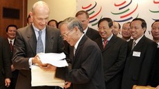 Ngày 7/11/2006, Bộ trưởng Bộ Thương mại Trương Đình Tuyển và Tổng Giám đốc WTO Pascal Lamy ký Nghị định thư về việc Việt Nam gia nhập WTO