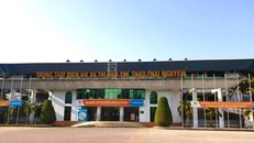 Dù chưa bàn giao công trình, tổ chức đấu thầu nhưng một số gian hàng trong Trung tâm dịch vụ và thi đấu thể thao (thành phố Thái Nguyên) đã diễn ra hoạt động kinh doanh, buôn bán.