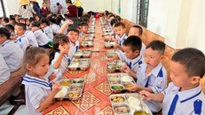 Bữa ăn bán trú của học sinh Trường Tiểu học Thái Sơn, tỉnh Nghệ An. (Ảnh minh hoạ)