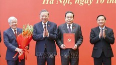 Tổng Bí thư, Chủ tịch nước Tô Lâm trao Quyết định của Bộ Chính trị về việc chỉ định Ban Chấp hành, Ban Thường vụ, Bí thư, Phó Bí thư Đảng uỷ Quốc hội nhiệm kỳ 2025 -2030 cho Chủ tịch Quốc hội Trần Thanh Mẫn và các Phó Chủ tịch Quốc hội. Ảnh:TTXVN