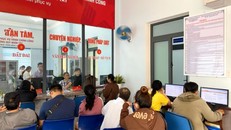 Người dân thực hiện thủ tục hành chính tại Trung tâm Phục vụ hành chính công phường Quy Nhơn Tây, tỉnh Gia Lai. (Ảnh minh họa)