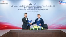 Ông Ngô Quốc Hưng (trái) - Tổng Giám đốc VinRobotics và ông Lim Kenneth – Phó Chủ tịch Cấp cao phụ trách mảng Ô tô của Infineon Technologies khu vực Châu Á - Thái Bình Dương, tại lễ ký kết.