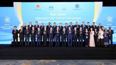 Các đại biểu dự Hội nghị Lãnh đạo các thành phố ASEAN trong khuôn khổ Diễn đàn Tương lai ASEAN lần thứ ba. 