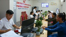 Người dân tới Trung tâm Phục vụ hành chính công phường Thành Nam (Ninh Bình) để giải quyết thủ tục hành chính.