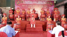 Tiết mục trống hội mở màn chương trình Đại lễ Cung nghinh Khánh tiệc Cô Bé Suối Ngang.