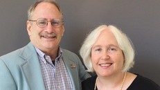 Ông Vaughn Allex và vợ, bà Denise. Ảnh: StoryCorps