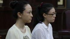 Hoa hậu Trương Hồ Phương Nga (bên trái) và bà Nguyễn Đức Thùy Dung tại phiên tòa. Ảnh: Tân Châu.