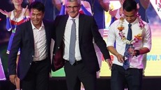 HLV Hữu Thắng tố bị xúc phạm, bỏ về trong đêm Gala tổng kết V.League 2016